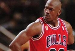 Michael Jordan'dan gençlere basketbol dersi!