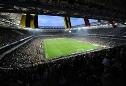 Sahada Başakşehir, tribünde Fenerbahçe şampiyon
