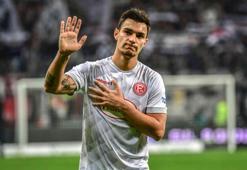 SON DAKİKA! Fenerbahçe ve Galatasaray, Kaan Ayhan transferinde karşı karşıya