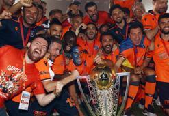 Süper Lig şampiyonu Başakşehir kupasına kavuştu!