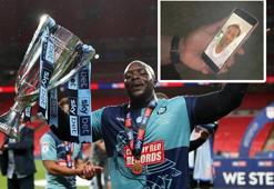 Şampiyonluk sonrasında Akinfenwa ve Klopp arasında ilginç konuşma!