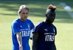 Roberto Mancini'den Mario Balotelli'ye eleştiri: Yeteneğini heba ettiğini görecek