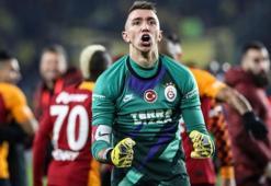 Muslera Galatasaray tarihine geçiyor!