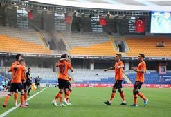 Süper Lig'de 5 oyuncu değiştiren ilk takım Başakşehir