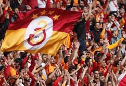 Galatasaray tribünleri dolmaya başladı!