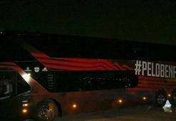 Benfica otobüsüne taşlı saldırı