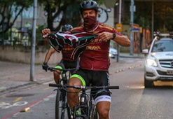 Brezilyalı futbolcu Fred, yoksul aileler için 600 km bisiklet sürdü!