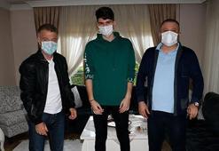 Ahmet Ağaoğlu'nda genç oyuncuya ziyaret