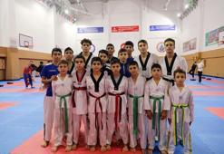 Küskü Ailesi evlerinin bodrumunda antrenman yapıyor