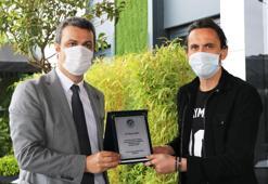 Mehmet Akif Çakar'dan Tuncay Şanlı'ya teşekkür plaketi