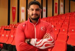 Milli güreşçi Taha Akgül, genç yeteneklerle buluştu