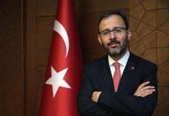 Bakan Kasapoğlu gençlerle bir arada