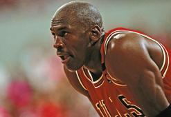 Michael Jordan'ın imzalı ayakkabısı, 560 bin dolara satıldı