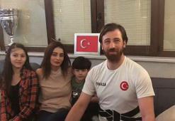 Milli karateci Enes Erkan ailesiyle evde spor yaparak zinde kalıyor