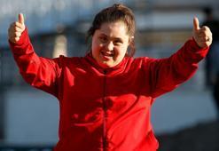 Down sendromlu milli sporcu Beyza Keskin'e polislerden oyuncak sürprizi