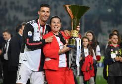 Cristiano Ronaldo'dan annesine 100 bin Euro'luk 'Anneler Günü' hediyesi
