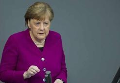 Merkel'den 'Corona virüs salgınıyla uzun süre yaşamak zorunda kalacağız' uyarısı