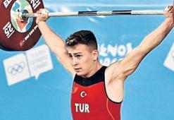 Caner Toptaş'tan gümüş madalya