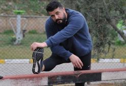 Özkan Baltacı, antrenmanlarını evinin bahçesinde su matarası ile yapıyor