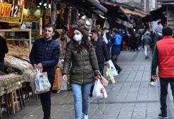 Eminönü'nde sokağa çıkma yasağı öncesi ramazan alışverişi hareketliliği