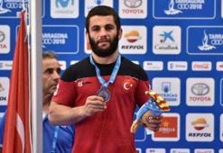 Şampiyon güreşçi Elçin Ali'nin mutlu günü