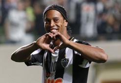 Çapkın Ronaldinho İş başında!