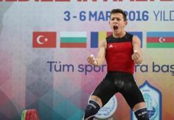 Caner Toptaş'tan gümüş madalya