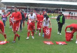 Gümüşhanesporlu futbolculardan formalı protesto
