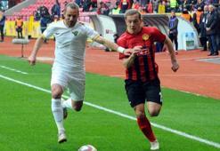 Akhisarspor hata yapmadı, Eskişehirspor dipten kurtulamadı