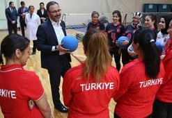 Bakan Kasapoğlu'ndan olimpiyat yolcusu sporculara sürpriz ziyaret