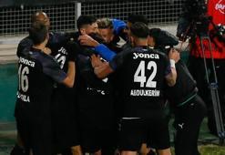 Altay Bornova'da 3'te 3 peşinde
