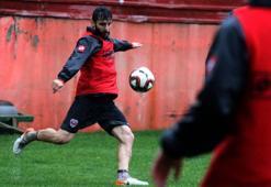 Adanasporlu futbolcular ligde kalacaklarına inanıyor