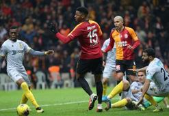 Galatasaray: 1 - 0 Yeni Malatya / Maçtan Görüntüler...