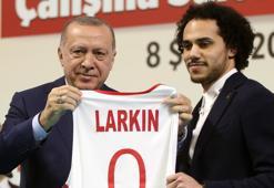 Türk vatandaşı olan Shane Larkin, ismini değiştirmeyecek