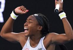 15 yaşındaki Coco Gauff, son şampiyon Osaka'yı eledi
