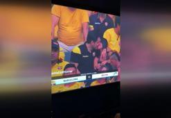 Maç esnasında eşini aldattı!