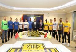 Son dakika! Ankaragücü, 15 yeni transferi için imza töreni düzenledi