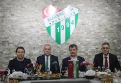 BPFDD'den 'Yeniden Büyük Bursaspor' kampanyasına forma desteği