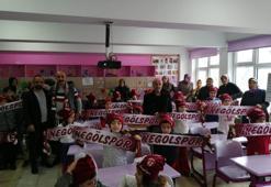 İnegölspor taraftarından Ağrı'daki öğrencilere karne hediyesi