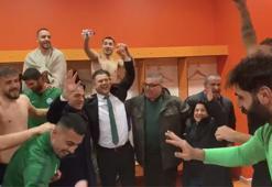Başakşehir ile berabere kalan Kırklarelispor'da soyunma odasında büyük coşku!