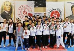 Salihlili karateciler Denizli'de fırtına gibi esti
