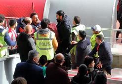 Kahramanmaraşspor asbaşkanı Hakan Ceyhan gazeteciye saldırdı...