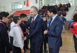 İskenderun'da "Yüzme Bilmeyen Kalmasın" Şampiyonası