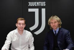 Juventus, genç futbolcu Kulusevski'yi transfer etti