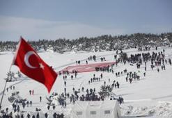 Gençlik ve Spor Bakanlığı, 'Türkiye Şehitleriyle Yürüyor' sloganıyla şehitleri anacak