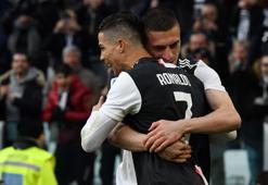 Cristiano Ronaldo golleri Merih Demiral'la kutladı
