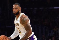 LeBron James tarihe geçti