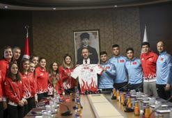 Bakan Kasapoğlu judocularla buluştu