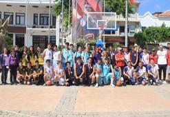 Çeşme'de sokak basketbolu etkinliği
