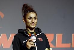 Milli tekvandocu Hatice Kübra İlgün'ün madalya sevinci
